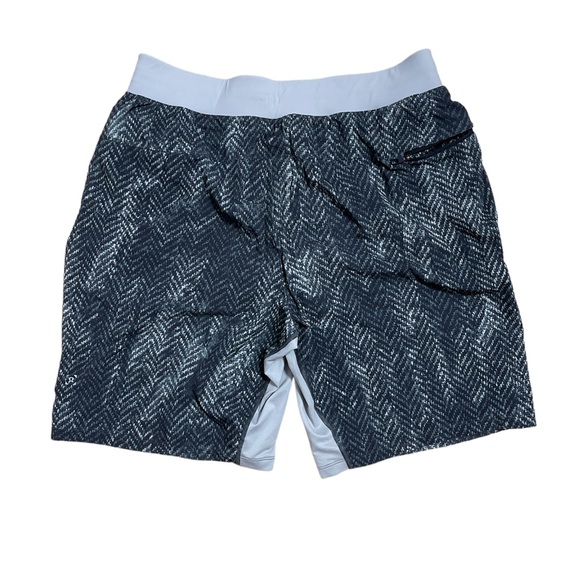 Lululemon training short with liner - Picture 2 of 5